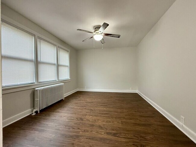 Building Photo - 1400 Kenmore Ave