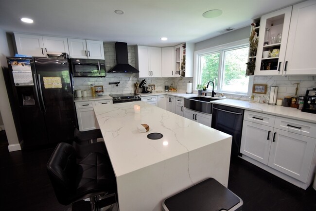 Building Photo - 479 Westfield St