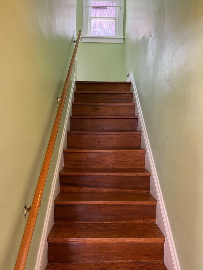 Building Photo - Beautiful Cleveland Heights Colonial