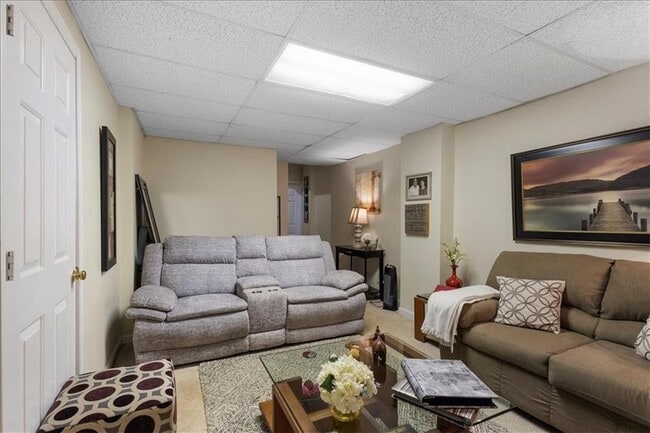 Building Photo - 2660 Windage Dr SW