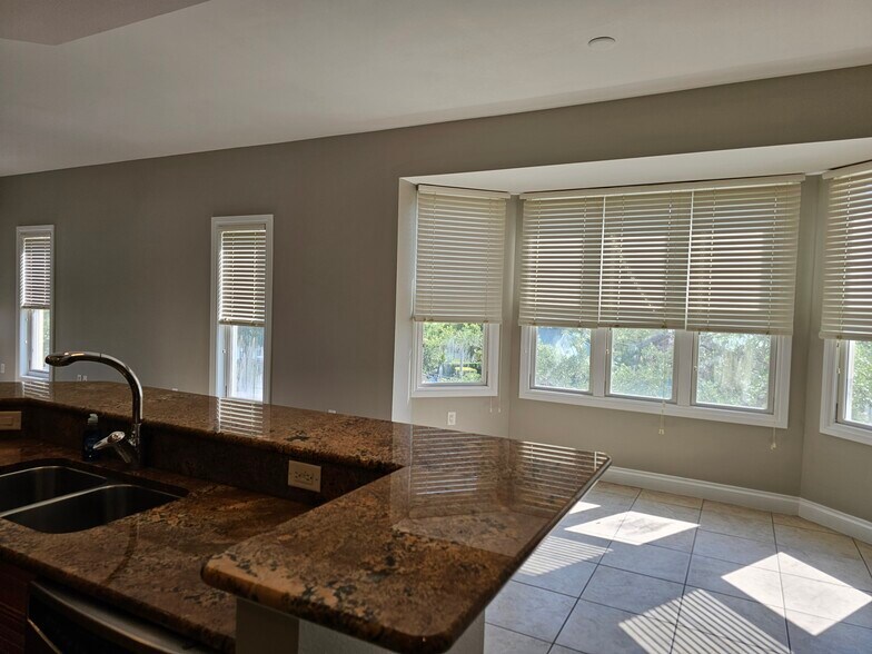kitchen looking towards nook - 8111 Lakewood Main St