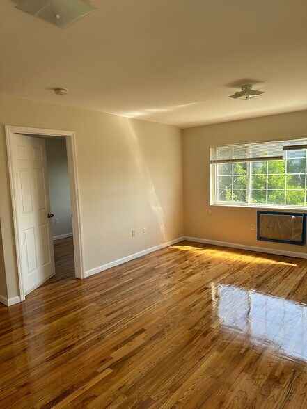 Building Photo - 2861 Grace Ave