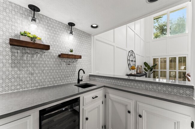 Building Photo - 8911 Tranquil Park Dr
