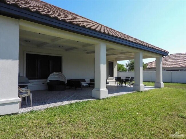 Building Photo - 27 Encantado Cir