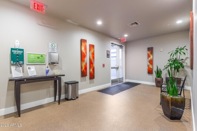 Building Photo - 2211 E Camelback Rd