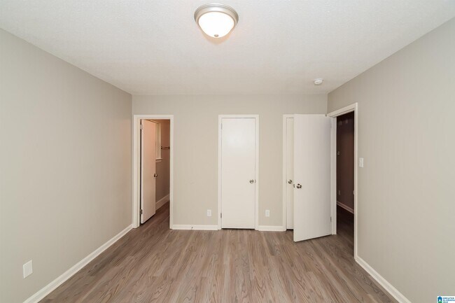Building Photo - 1037 Medina Dr