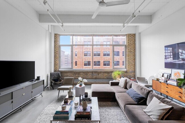 Building Photo - 700 N Washington Ave