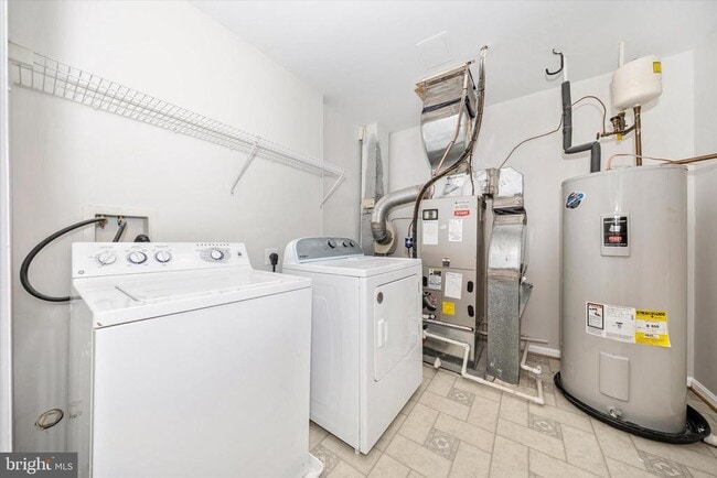 Building Photo - 4960 Clarendon Terrace