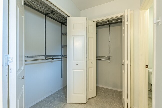 Building Photo - Beautiful 3 bedroom, 2.5 bathroom home in Gracywoods!