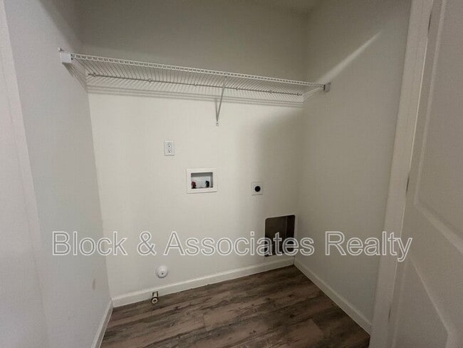 Building Photo - 3723 Shepway Loop