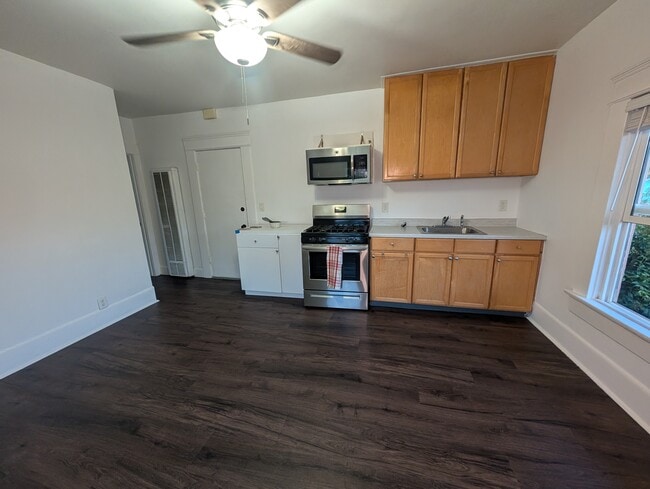 Building Photo - 208 D Ave