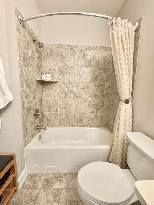 Building Photo - 4 Bedroom Home with Office in Walking Distance to Schools