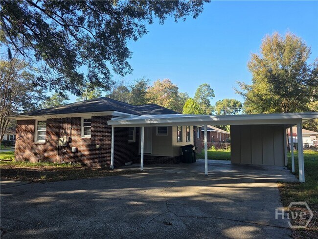 Building Photo - 8 Ronnie Ave