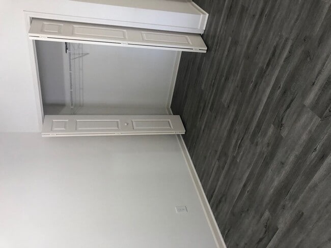 Building Photo - LORDS CREEK