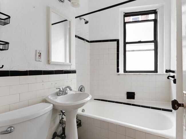 Building Photo - 64 Queensberry St