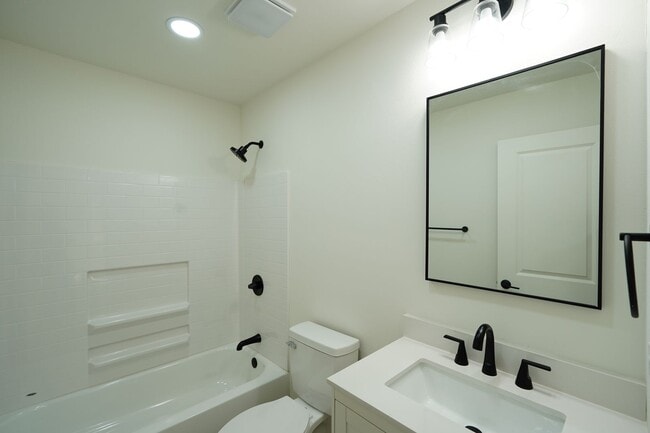 Building Photo - 4805 Charlotte Way