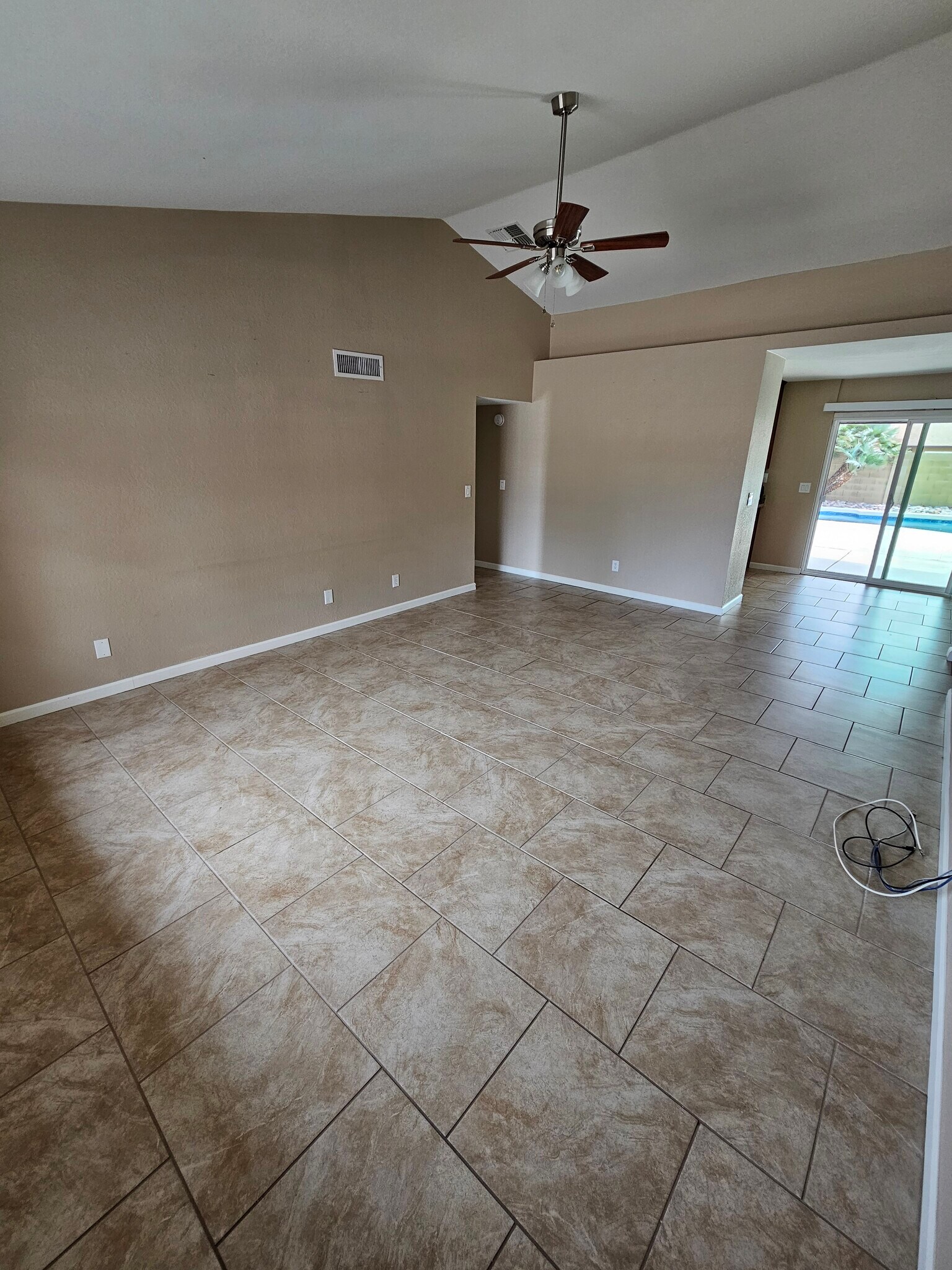 Building Photo - 4945 E Fox St