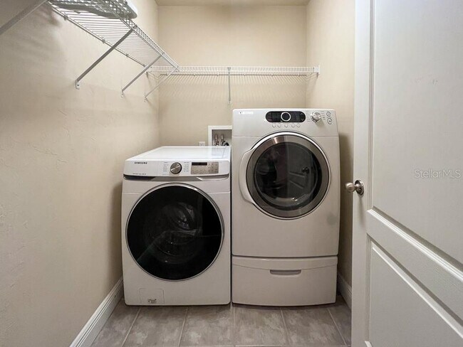 Building Photo - 2972 SW 35th Pl