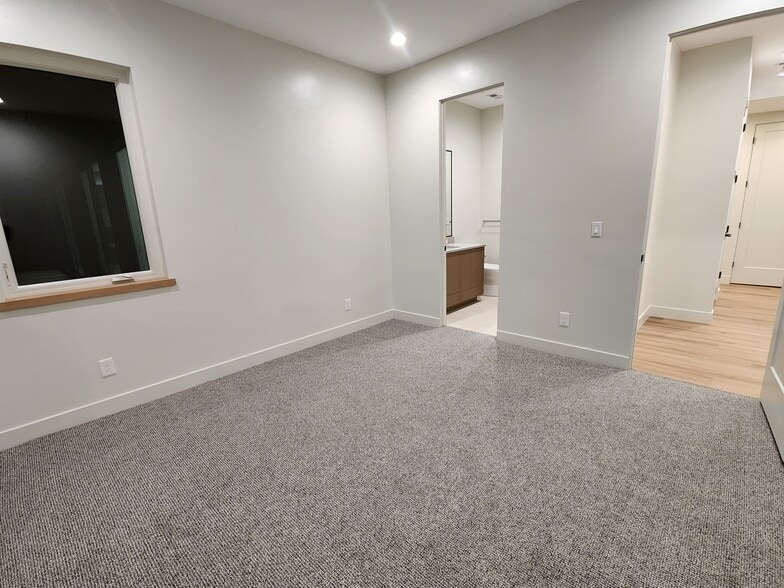 Building Photo - 550 E 4525 N