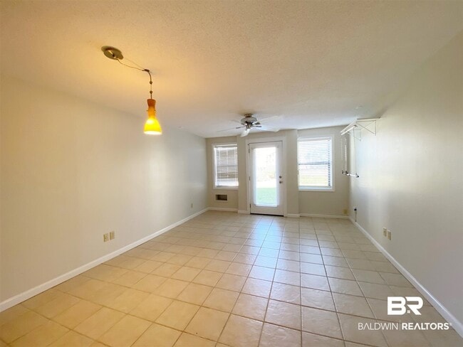 Building Photo - 710 S Mobile St