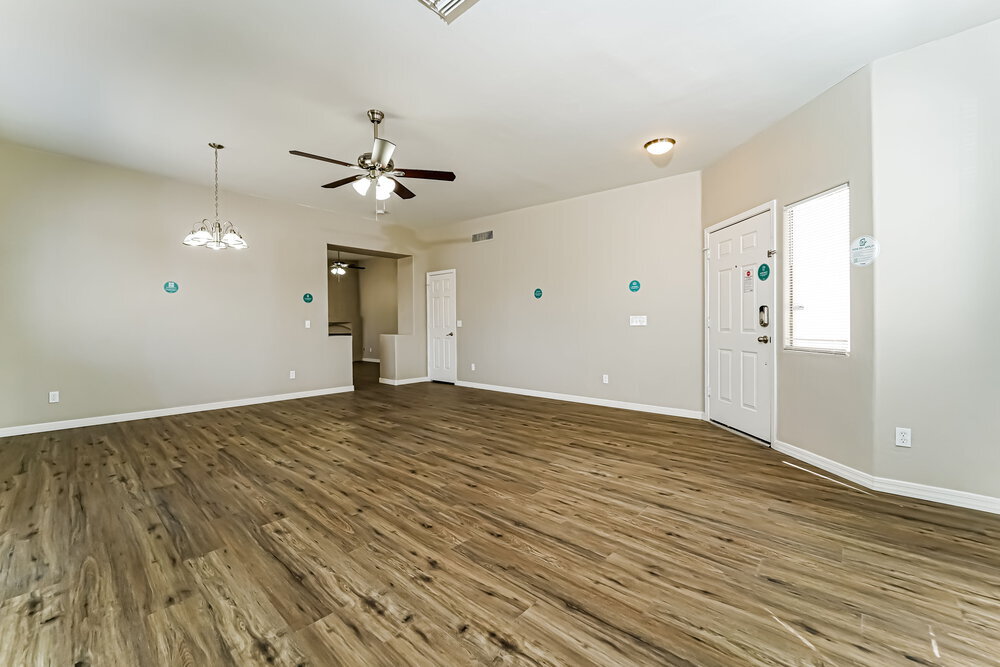 Building Photo - 1534 W Churchill Pl