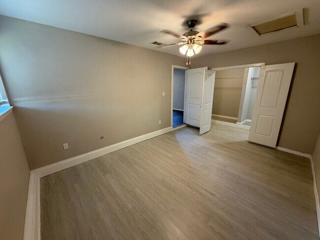 Building Photo - 5412 39th Dr