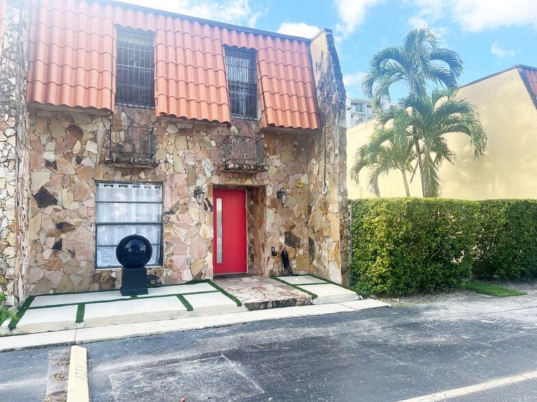 Primary Photo - 3756 NE 167th St