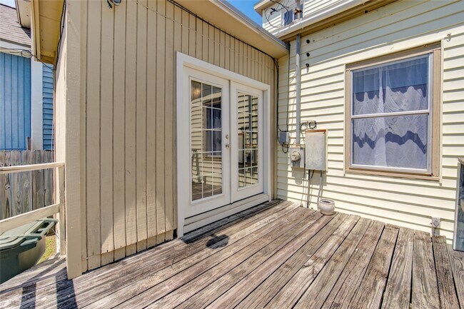 Building Photo - 1619 Ursuline St