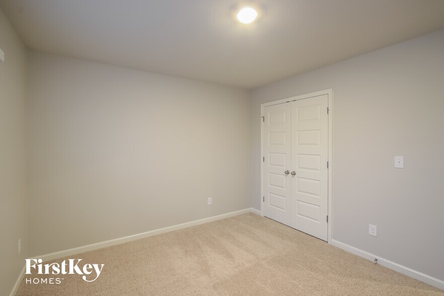 Building Photo - 3282 Hawthorn Farm Blvd