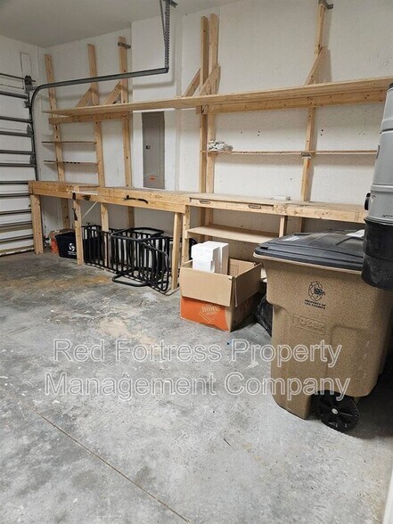 Building Photo - 9145 Leatherwood Loop