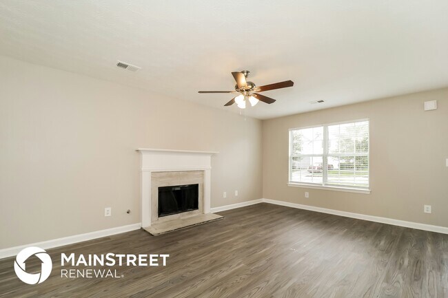 Building Photo - 2560 S Hills