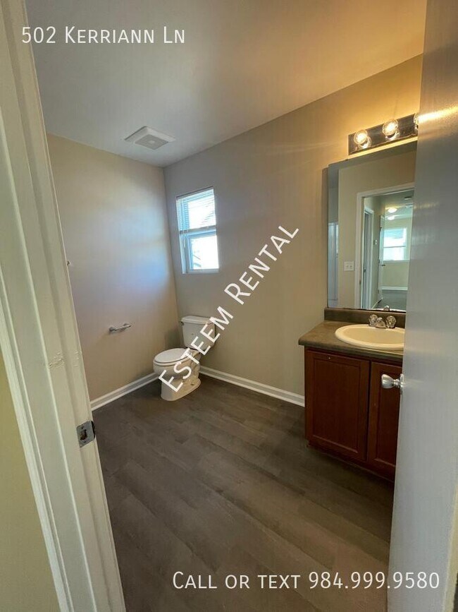 Building Photo - 502 Kerriann Ln