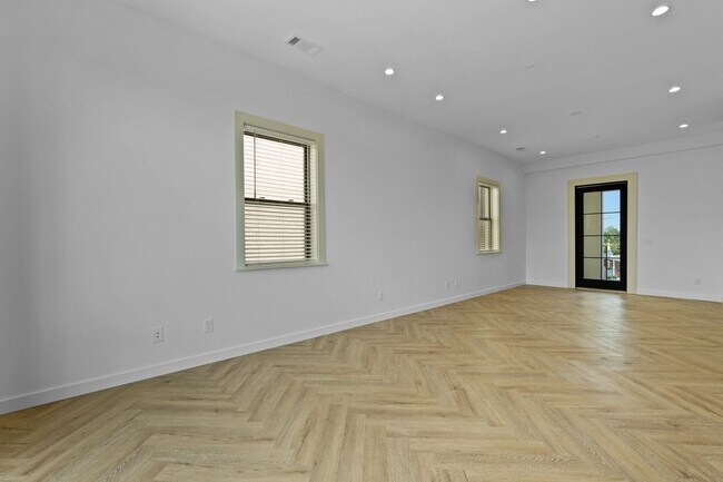 Building Photo - The 912 Building C