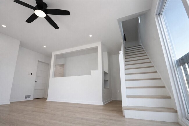 Building Photo - 107 Shoup St