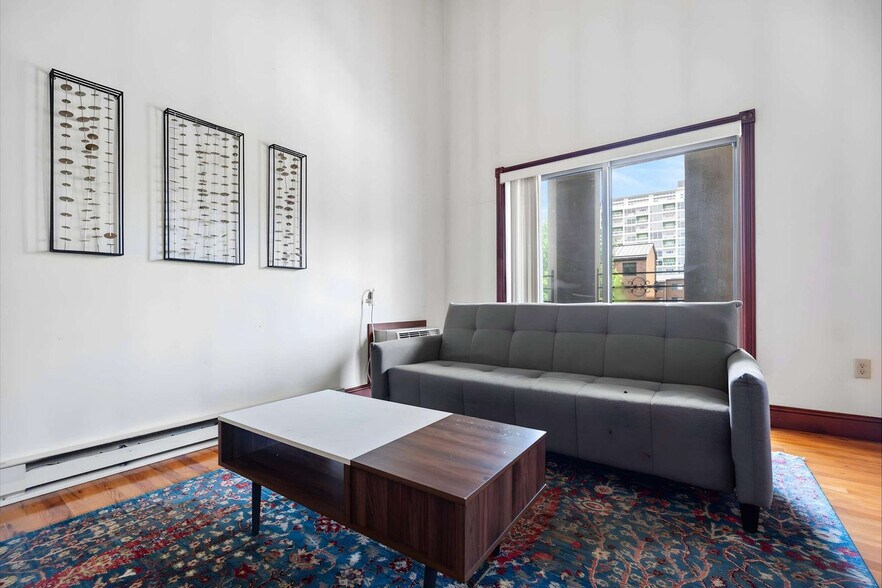 Building Photo - 402 W Dayton St