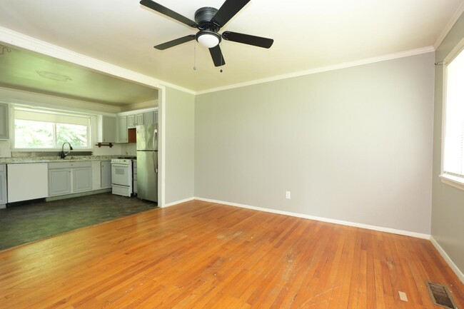 Building Photo - 2912 Cedarhurst Dr