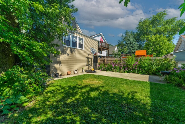 Building Photo - 1327 S Harvey Ave