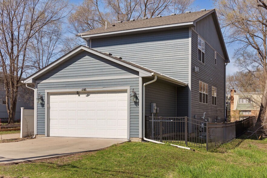 Building Photo - 2019 Louisiana Ave S