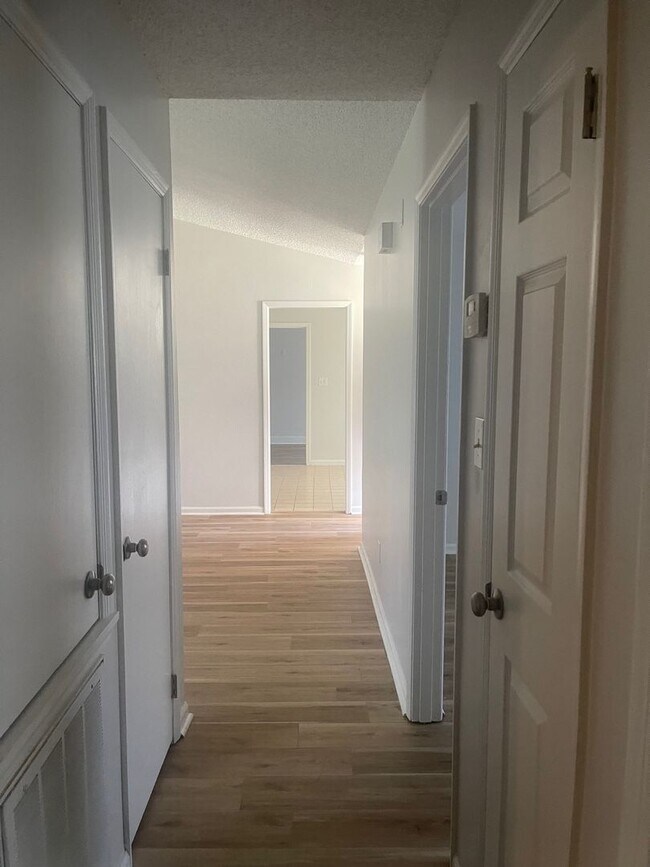 Building Photo - 133 Seminole Ave