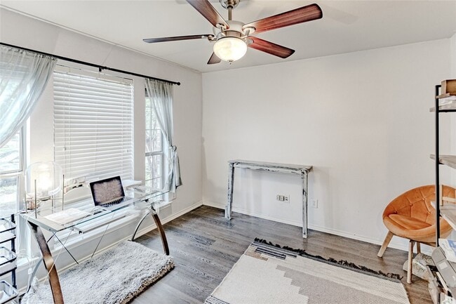 Building Photo - 2048 Lake Trail Dr