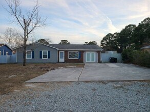Building Photo - 3 bedroom, 2 bath unfurnished home  - Sneads Ferry
