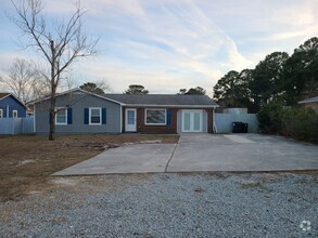 Building Photo - 3 bedroom, 2 bath home  - Sneads Ferry