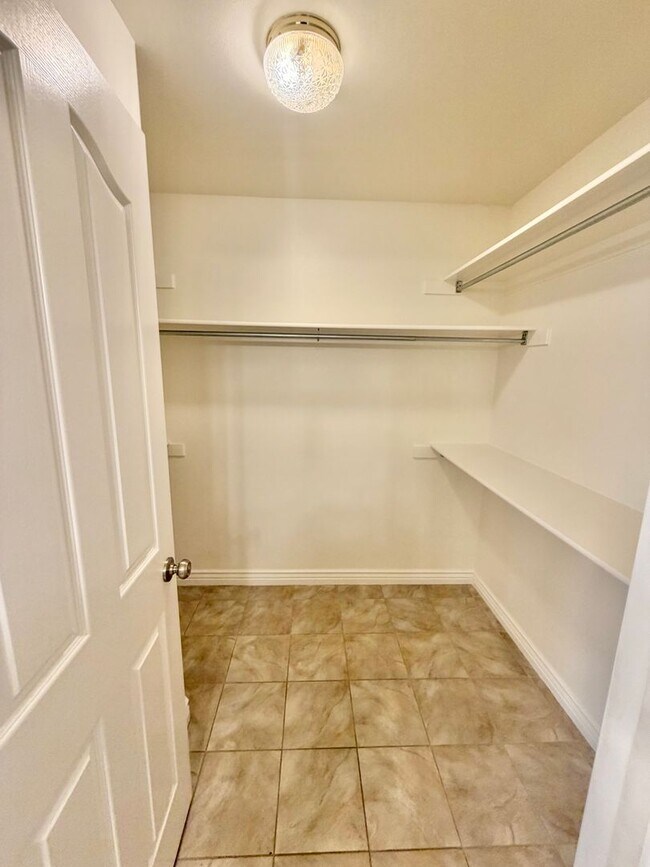 Building Photo - 143 187 N Westridge Dr