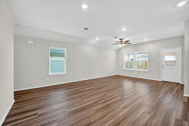 Building Photo - 136 Watch Hl