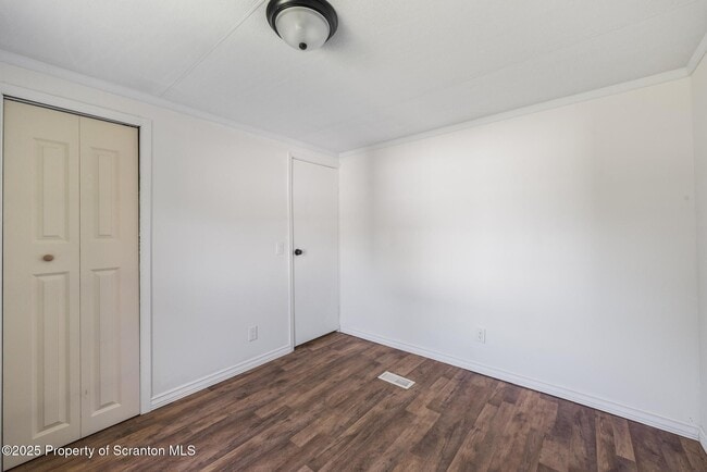 Building Photo - 720 Edgebrook Dr