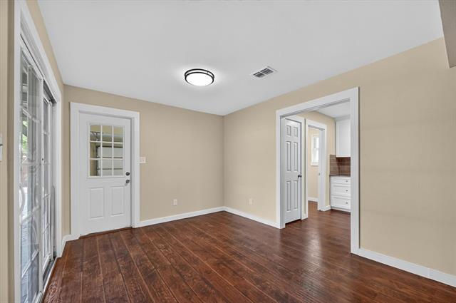 Building Photo - 2816 Pinehurst Dr