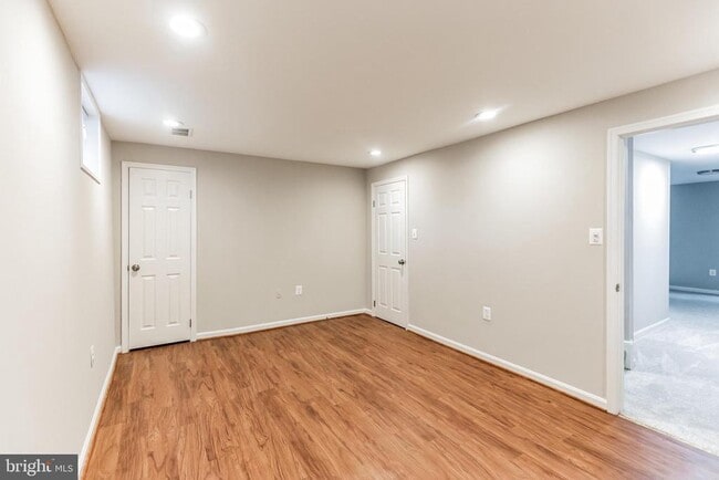 Building Photo - 5335 Lake Cove Ct