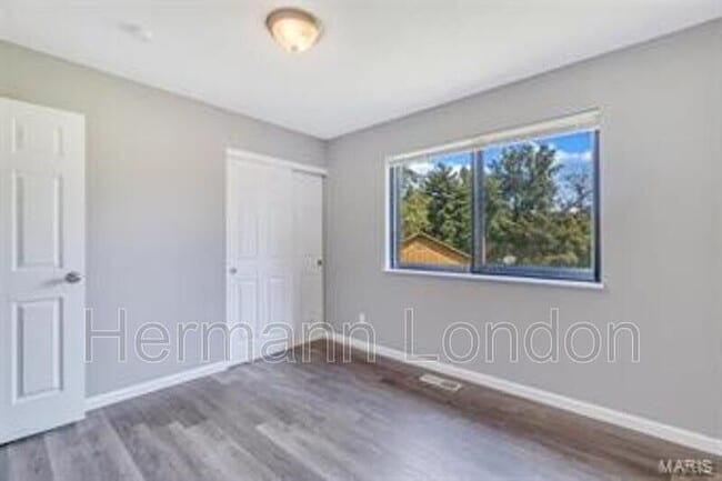 Building Photo - 5227 Suntrail Dr