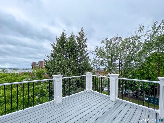 Building Photo - 100 Truman St