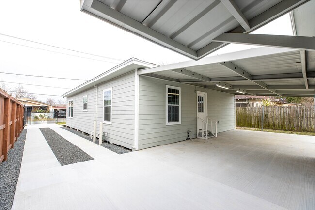 Building Photo - 6914 Avenue O